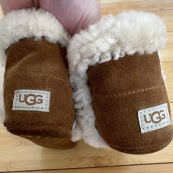 UGG Baby Lassen slip on boots 1103501l size USA 04/05 - Picture 3 of 6